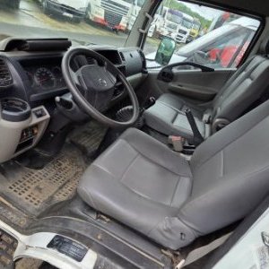 foto 3.5t 6miast 3.4x2m 2.5D 96kW Nissan Cabstar 3513