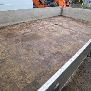 foto 3.5t 6miast 3.4x2m 2.5D 96kW Nissan Cabstar 3513